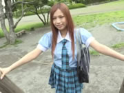日本可愛櫻花妹 夏輝 戶外學生裝扮裙底風光